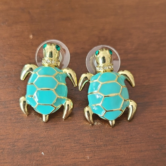 Fornash Turtle Earrings - Picture 4 of 4